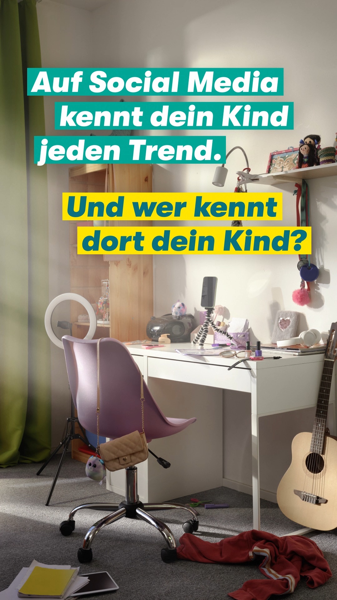 Tipp 3️⃣: Mach dich schlau, welche Apps dein Kind nutzt – und welche Risiken es gibt. 
Täter und Täterinnen suchen im Internet gezielt den Kontakt zu Kindern. Umso wichtiger ist es, hinzuschauen und im Gespräch zu bleiben. 

Du kennst das sicher: 
Das Kind sitzt stundenlang am Handy – und man fragt sich: Was macht es da eigentlich? 🤔 
Statt zu kontrollieren, hilft ehrliches Interesse. Macht gemeinsam ein digitales Check-in. 👇 
💬 Welche Apps magst du am liebsten? 
💬 Was macht dir daran Spaß? 
💬 Mit wem schreibst du dort? 
💬 Gab es schon Situationen, die sich unangenehm angefühlt haben? 
 
Offene Gespräche stärken das Vertrauen – und helfen, Risiken früh zu erkennen. 
🔎 Mehr Infos zu digitalen Risiken findest du bei 
@initiative_schau_hin​

Weitere Tipps und Infos zum Beispiel in unserem Heft 8️⃣ Das erste Smartphone – auf 🔗 nicht-wegschieben.de 

#NichtWegschieben #ElternTipps  #Medienkompetenz #UBSKM #MissbrauchsBeauftragte