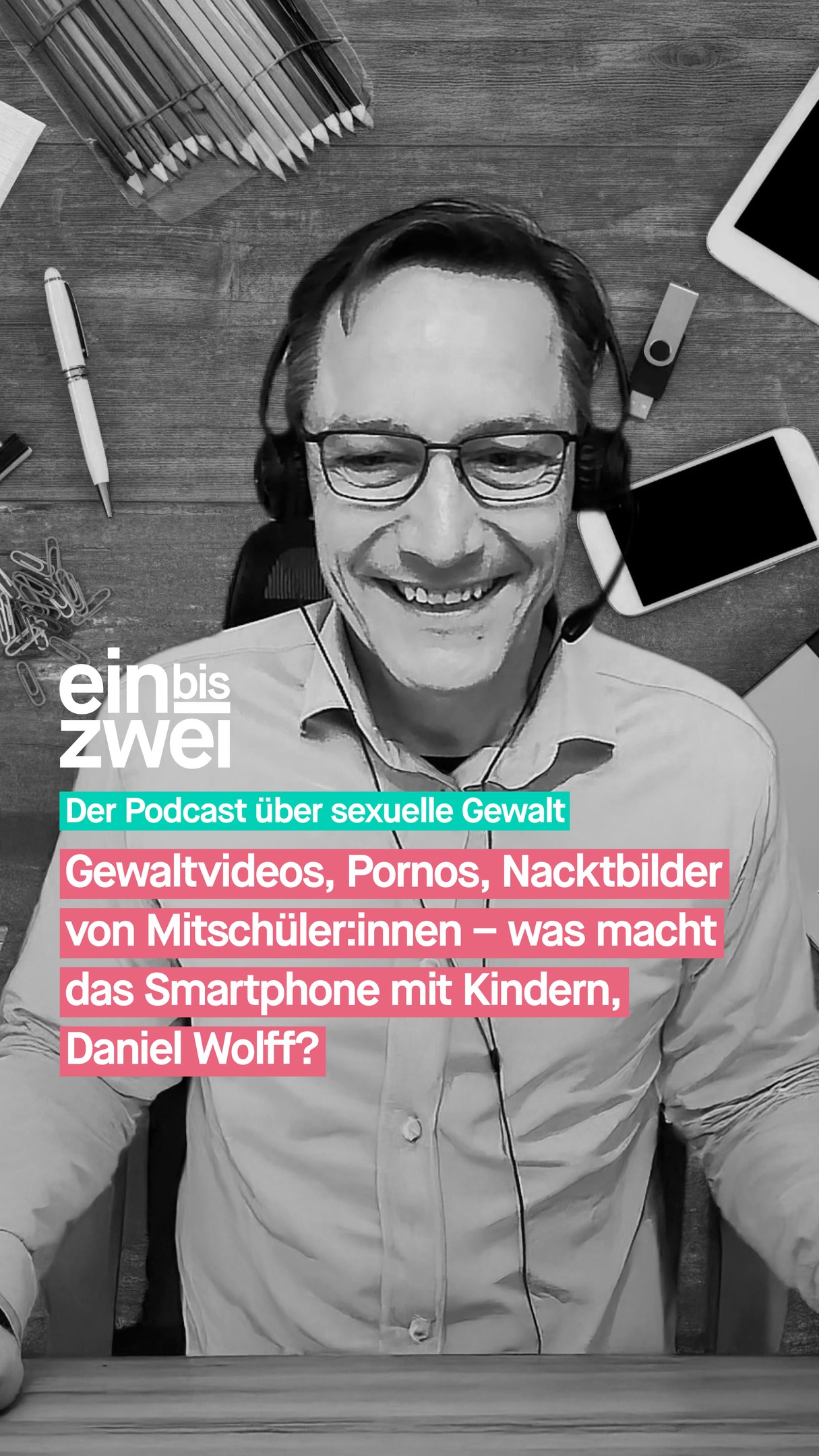 Wenn Kinder mit 10 Jahren ihr erstes Smartphone bekommen, geraten sie schlagartig in eine Welt, auf die sie nicht vorbereitet sind: Pornos, Krieg, sexuelle Gewalt – all das ist ungefiltert verfügbar. 

Was genau das bei Kindern anrichtet weiß Daniel Wolff. Er ist Digitaltrainer und gibt Workshops an Schulen. Dabei hat er inzwischen mit über 100.000 Schüler*innen über ihre Erlebnisse im Netz gesprochen. 2024 hat er das Buch „Allein mit dem Handy: Klassenchat, Mobbing, Pornos, Gewaltvideos – was Kinder online wirklich erleben“ veröffentlicht. Um zu erfahren, was er in neun Jahren Digitaltraining herausgefunden hat und was Kinder online wirklich erleben, empfehlen wir euch die Folge mit Daniel Wolff bei #einbiszwei. 

🎧 Erfahrt mehr in der Folge von einbiszwei. 

🔗 Den Link findet ihr in unserer Bio. 

#GemeinsamGegenMissbrauch #Missbrauchsbeauftragte #UBSKM#Podcast