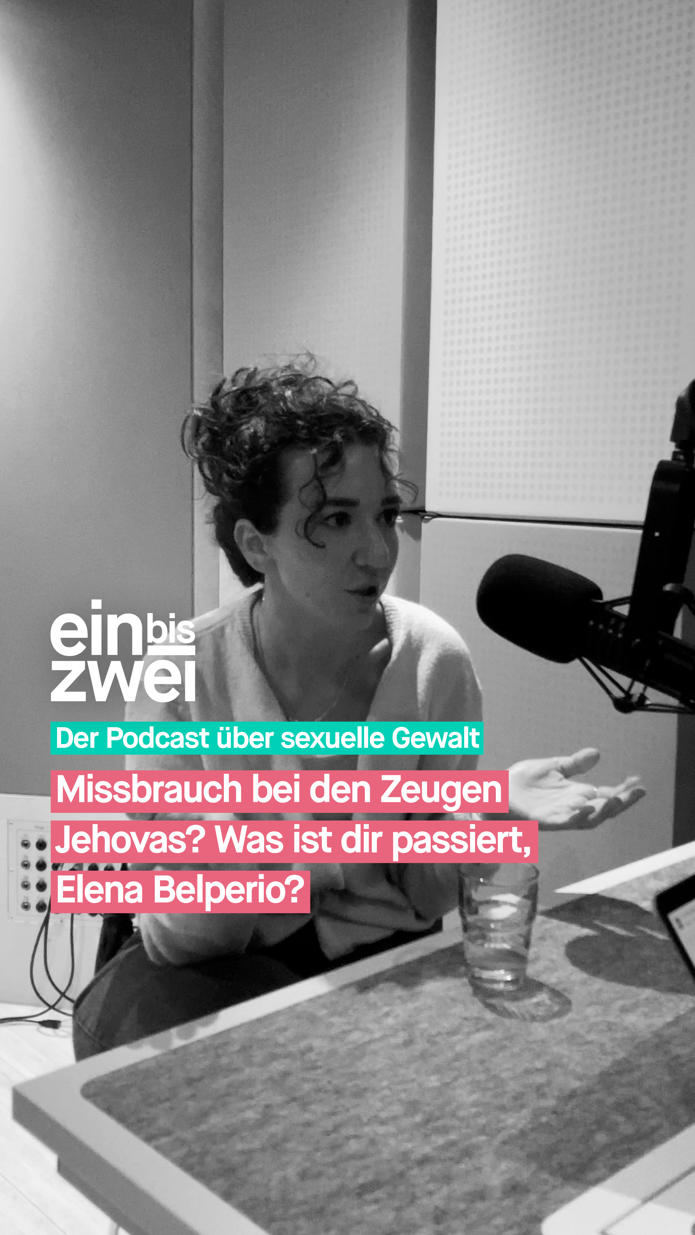 Wer bei den Zeugen Jehovas aufwächst, wächst in einer Welt mit klaren Grenzen auf. Kein Geburtstag, kein Weihnachten, keine Freundschaften außerhalb der Gemeinschaft. Elena Belperio wächst in einer Gemeinde der Zeugen Jehovas auf. Sie sagt, dass sie als Kind sexueller Gewalt durch einen Zeugen ausgesetzt war. Als sie ihrer Familie davon erzählt, sei nicht viel gefolgt. 

Mit siebzehn habe sie den Ältesten – den Leitern der Gemeinde – eine heimliche Beziehung mit einem „weltlichen“ Freund gebeichtet. Einem Komitee mit drei Ältesten habe sie genau erzählen müssen, wie oft sie Sex hatte und sei aus der Gemeinde ausgeschlossen worden. Die Angst und das schlechte Gewissen, Jehova nicht gerecht zu werden, lassen sie aber nicht los. Nach dem Ende der Beziehung und einem Psychiatrieaufenthalt sagt sie, sei sie zurück zu den Zeugen Jehovas gekehrt, zu dem Zeitpunkt schwanger mit ihrem ersten Kind. 

Der endgültige Ausschluss, so Elena, folgt, als sie mit Anfang zwanzig dem Ältesten vom Missbrauch in der Kindheit erzählt und möchte, dass die Geschehnisse aufgearbeitet werden. 

„Es hört nicht auf, wenn man kein Mitglied mehr ist“, sagt Elena heute. Das fremdbestimmte Aufwachsen habe für sie bis heute Konsequenzen. Auch heute falle es ihr schwer, die eigenen Erlebnisse nicht kleinzureden. Heute spricht sie offen über ihre Geschichte – in der Hoffnung, dass ein Kind in einer ähnlichen Situation auf sie stoßen und sich gesehen fühlen könnte. 

🎧 Erfahrt mehr in der aktuellen Folge von #einbiszwei. 

🔗 ubskm.de/folge143 
Den Link findet ihr in unserer Bio. 

#UBSKM #Podcast #GemeinsamGegenMissbrauch #Missbrauchsbeauftragte