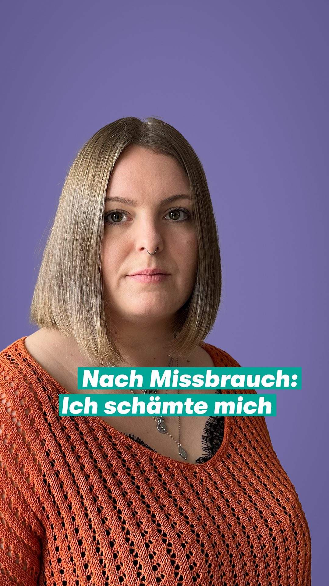 Christina wird mit 10 Jahren mehrfach von ihrem Opa missbraucht. Er setzt sie unter Druck, dass sie das niemandem erzählen dürfe. Christina schämt sich für den Missbrauch und erzählt ihren Eltern ein dreiviertel Jahr lang nichts davon. 

Dahinter steckt eine typische Täterstrategie: Sie reden dem Kind ein, dass es schuld sei und bringen es so zum Schweigen. 

Sexualisierte Gewalt und Missbrauch passieren nicht aus Versehen. Diese Taten werden von Tätern und Täterinnen strategisch geplant und verschleiert, indem sie die Kinder und ihr Umfeld täuschen. 

Wenn Erwachsene über Täterstrategien Bescheid wissen, können sie diese besser durchschauen und Kinder schneller vor sexualisierter Gewalt schützen. 

👉Informiere dich auf nicht-wegschieben.de  

Lerne, wie du bei einem Verdacht richtig reagierst und wie du mit Kindern und anderen Erwachsenen über das Thema sexualisierte Gewalt sprechen kannst. Schieb deine Verantwortung nicht weg! 

Im Video 
Christina @heimisch.werden 

Mehr zu ihrer Geschichte auf @missbrauchsbeauftragte 

#GemeinsamGegenMissbrauch #NichtWegschieben #UBSKM #BMBFSFJ #sexualisierteGewalt #Kinderschutz #Missbrauch #sexuellerMissbrauch #SexuelleGewalt #Täterstrategien #Eltern #Verantwortung #KinderSchützen #LebenMitKindern #Kleinkind #Vorschulkind #Kindergarten #Schulkind #Aufklärung #Elternwissen #MomLife #DadLife #Prävention #Aufklärung