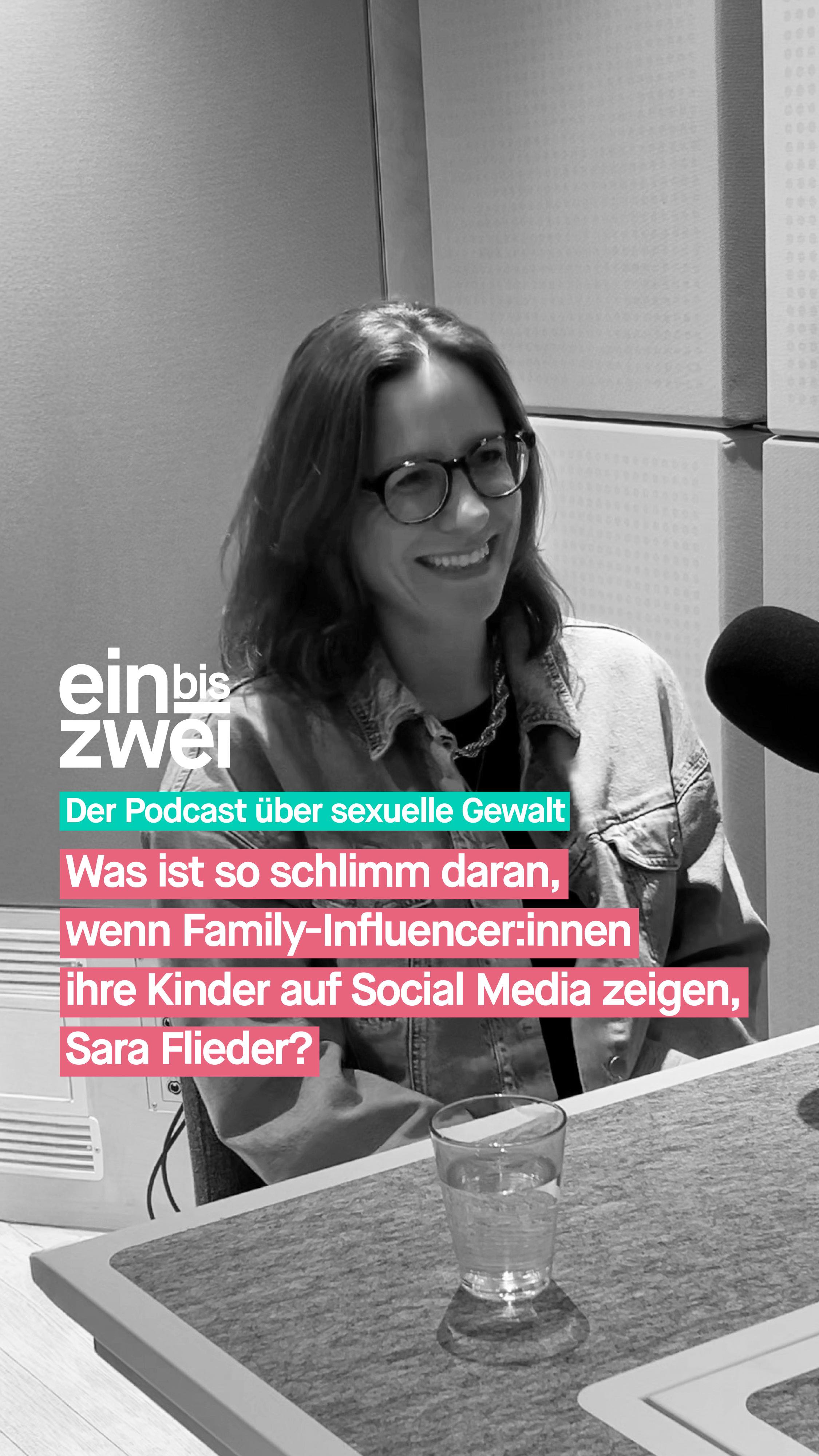 Das gesamte Leben online – bei vielen sogenannten Family-Influencer*innen kann man auf TikTok oder Instagram verfolgen, wie deren Kinder am Strand herumtoben, wann sie gestillt werden, wie ihre Kinderzimmer und Kleiderschränke aussehen, welche Krankheiten sie haben, wann sie wo im Urlaub sind, wie ihr Charakter ist. Bei vielen Elternblogger*innen werden die Kinder halbnackt oder schlafend gefilmt. Zusätzlich sind Kinder auch bei Werbe-Clips vor der Kamera dabei. All das landet im Netz – für immer. 

Die Kinder sind meistens noch viel zu jung, um die Folgen abschätzen zu können, ihre Persönlichkeitsrechte werden so nicht gewahrt, viele sprechen auch von Kinderarbeit. Und was viele Eltern-Influencer*innen vermutlich unterschätzen: Jedes vierte Foto, das auf Seiten von Pädokriminellen gefunden wird, stammt von Instagram oder Facebook, Kinder-Content ist bei Sexualstraftätern und -täterinnen sehr beliebt. 

Sara Flieder, Soziologin aus Hamburg und selbst Mutter, kämpft für mehr Kinderschutz im Netz. Bei #einbiszwei erzählt sie, warum sie unter anderem fordert, dass Kinder unter 7 Jahren überhaupt nicht mehr von ihren Eltern gezeigt werden dürfen. 

🎧 Erfahrt mehr in der aktuellen Folge von einbiszwei. 
🔗 ubskm.de/folge116
Den Link findet ihr auch in unserer Bio. 
 
#GemeinsamGegenMissbrauch #Missbrauchsbeauftragte #UBSKM  #Podcast