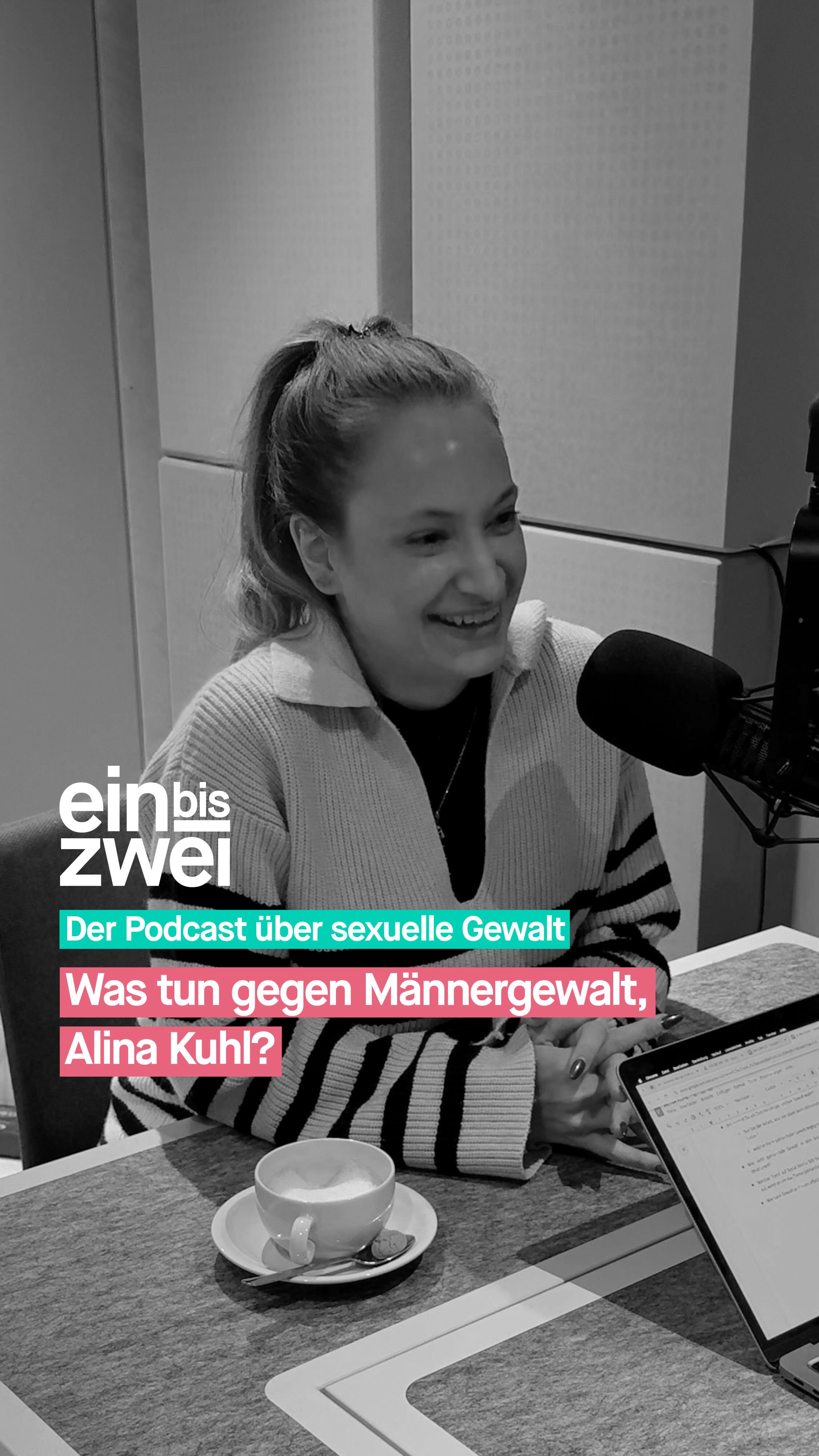 Jeden Tag werden 367 Frauen in Deutschland Opfer von Partnerschaftsgewalt, fast täglich gibt es einen Femizid; meistens dann, wenn Frauen versuchen, häuslicher Gewalt zu entfliehen. Alina Kuhl bringt die steigenden Zahlen und Geschichten betroffener Frauen in die Öffentlichkeit. Auf Social Media klärt sie über das Thema auf und macht „Feminismus für Einsteiger:innen“, wie sie das nennt. Und sie veranstaltet einmal im Monat die „ Mondaytalks”, eine Veranstaltungsreihe, bei der klar wird: Damit sich die Situation, die manchmal aussichtslos scheint, ändert, braucht es alle. Denn Femizide und Gewalt gegen Frauen sind ein strukturelles und gesamtgesellschaftliches Problem.  
Wie entsteht Gewalt gegen Frauen und wer übt sie aus? Wie wird darüber in den Medien berichtet? Wie wird Gewalt gegen Frauen rechtlich verfolgt? Und wie kann sie verhindert werden? Wo Gewalt beginnt, wie man sie erkennt und warum Männer bei dem Thema mitreden müssen, erklärt Alina Kuhl bei #einbiszwei. 
🎧 Erfahrt mehr in der aktuellen Folge von einbiszwei. 
🔗 ubskm.de/folge124 
Den Link findet ihr in unserer Bio. 
 
#GemeinsamGegenMissbrauch #Missbrauchsbeauftragte #Missbrauch #UBSKM #Podcast