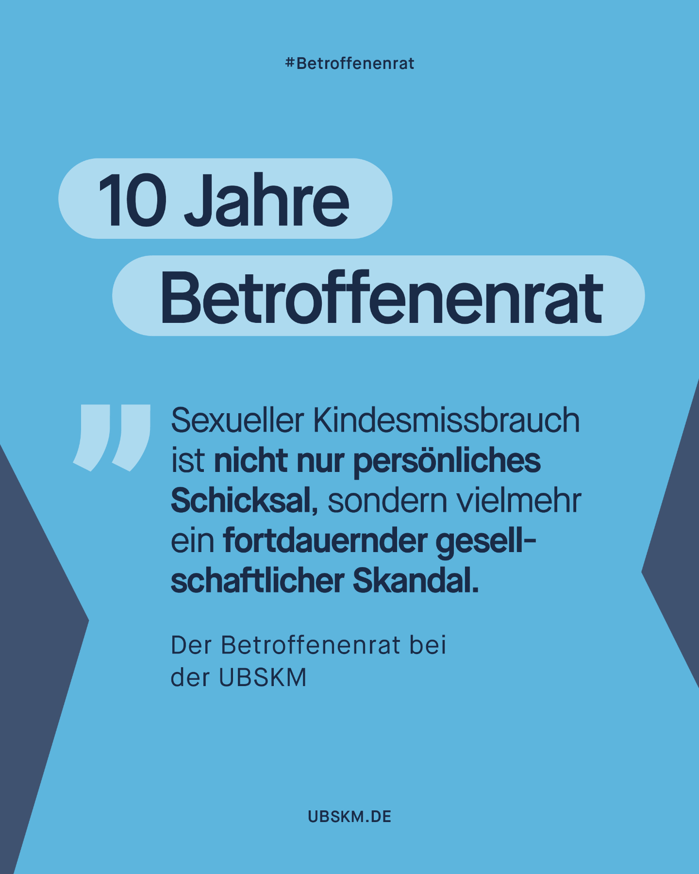 !B ❗️Zehn Jahre #Betroffenenrat – ein Jahrzehnt voller Engagement, Austausch und starker Stimmen für Betroffene.
➡️ Seit 2015 bringt das Gremium konsequent die Perspektiven und Erfahrungen von Betroffenen in politische Prozesse ein. Und das mutig, kritisch, unbequem und wirksam.
Heute arbeiten 18 Mitglieder in der dritten Generation daran, die Beteiligung weiterzuentwickeln, Kinderschutz zu stärken und Betroffenenrechte sichtbar zu machen. Ihre Expertise ist wichtig für Politik, Fachpraxis und eine Gesellschaft, die Verantwortung übernimmt.
Wir feiern 1️⃣0️⃣ Jahre Betroffenenrat bei der UBSKM. Und wir wissen: Ohne die Stimmen Betroffener gibt es keinen wirksamen Schutz und keine echte Aufarbeitung.
#Missbrauchsbeauftragte #Aufarbeitung