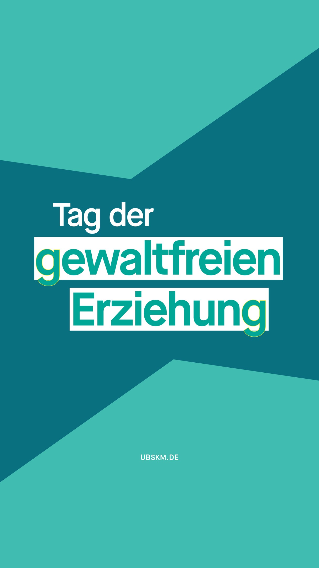 Heute ist #TagDerGewaltfreienErziehung. 
Gewaltfreie Erziehung bedeutet nicht „alles zu erlauben“, sie bedeutet, Kinder mit Respekt zu begleiten und ihre Grenzen ernst zu nehmen. 
Und genau das kann Kinder schützen. 
Kinder und Jugendliche, die daran gewöhnt sind, dass ihre Grenzen von anderen, von Mächtigeren, verletzt werden dürfen, werden häufiger Opfer von sexueller Gewalt. Täter und Täterinnen nutzen so die Bedürftigkeit aus. 

❗️Das Recht auf gewaltfreie Erziehung ist in Deutschland seit dem 1. Januar 2001 in § 1631 Abs. 2 des Bürgerlichen Gesetzbuchs (BGB) verankert. Und Gewalt beginnt übrigens nicht bei körperlicher Züchtigung, sondern schon in der Sprache. 

🎧 Schon gehört? In Folge 127 unseres Podcasts einbiszwei spricht Ulli Freund über Erziehung und Präventionsthemen. Zum Beispiel: Mein Kind ist 2 Jahre alt und fasst sich gerne im Genitalbereich an – ist das normal? 
🔗 ubskm.de/folge127 
Den Link findet ihr in unserer Bio.

#Kinderschutz #UBSKM #Kinderrechte #MissbrauchsBeauftragte