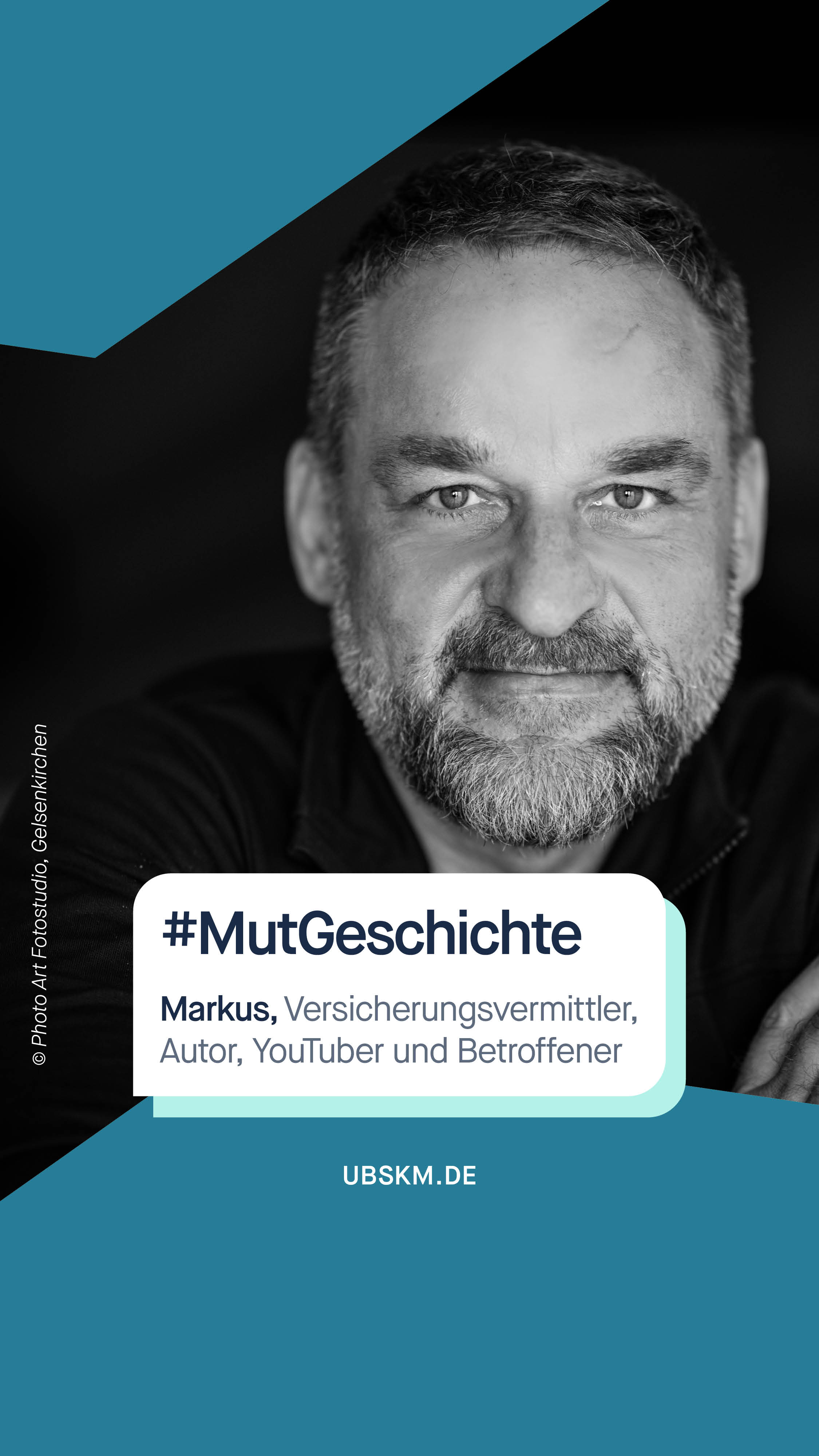 Content Note (CN) Sexueller Missbrauch. Diese Inhalte können belastend und retraumatisierend wirken. 

Markus erfährt in seiner Kindheit und Jugend schweren sexuellen Missbrauch. Dieser geschieht nicht nur innerhalb seiner Familie, sondern auch in unterschiedlichen Institutionen wie der Schule, der Kirche oder auf Jugendfreizeiten. Auch sein privates Umfeld und ihm Fremde missbrauchen ihn – in unterschiedlichster Form, von Manipulation und Betäubungen bis hin zu wiederholten Vergewaltigungen. 

Als Markus den Mut fasst, sich einem Menschen anzuvertrauen, wird sein Vertrauen auf perfide Weise ausgenutzt. Zuerst erfährt er scheinbar gute Behandlung und bekommt Geschenke. Doch dann dreht sich die Situation drastisch: Er wird auch von dieser Person missbraucht und erhält sogar Morddrohungen, sollte er jemals darüber sprechen. Von diesem Moment an redet er nicht mehr über seine traumatischen Erfahrungen und fängt an, alles zu verdrängen. 

An all das erinnert sich Markus erst mit 43 Jahren wieder. Ein Verdacht auf Burnout bringt ihn in eine Klinik, wo ihm in der Kunsttherapie eine schockierende Erkenntnis widerfährt: Er hat bis dahin über Jahrzehnte verdrängt, dass er missbraucht wurde. Er selbst kann kaum glauben, was ihm widerfahren ist. Albträume plagen ihn, er beginnt ein Trigger-Tagebuch zu führen und Stück für Stück kehren die Details zurück. Die Therapie ist sein Anker und hilft ihm, offen über seine Erlebnisse zu sprechen. Er schreibt ein Buch („Über Leben“), startet einen YouTube-Kanal und wirkt an Studien mit, um das Thema weiter aufzuarbeiten und sichtbar zu machen. 

Markus ermutigt alle, die Ähnliches erlebt haben, offen über ihre eigenen Erfahrungen zu sprechen. Auch wenn dieser Weg anstrengend und überwältigend sein kann, weiß er aus eigener Erfahrung, dass die „Macht des Aussprechens“ unfassbar heilsam wirkt. 

Danke, lieber @markus_klaassen, dass du deine Mutgeschichte mit uns teilst. Danke dafür, dass du laut bist und bleibst, für deine Ehrlichkeit und deinen Mut! 

#Missbrauchsbeauftragte #SexuelleGewalt #MutMachen #SchweigenBrechen #Mutgeschichte