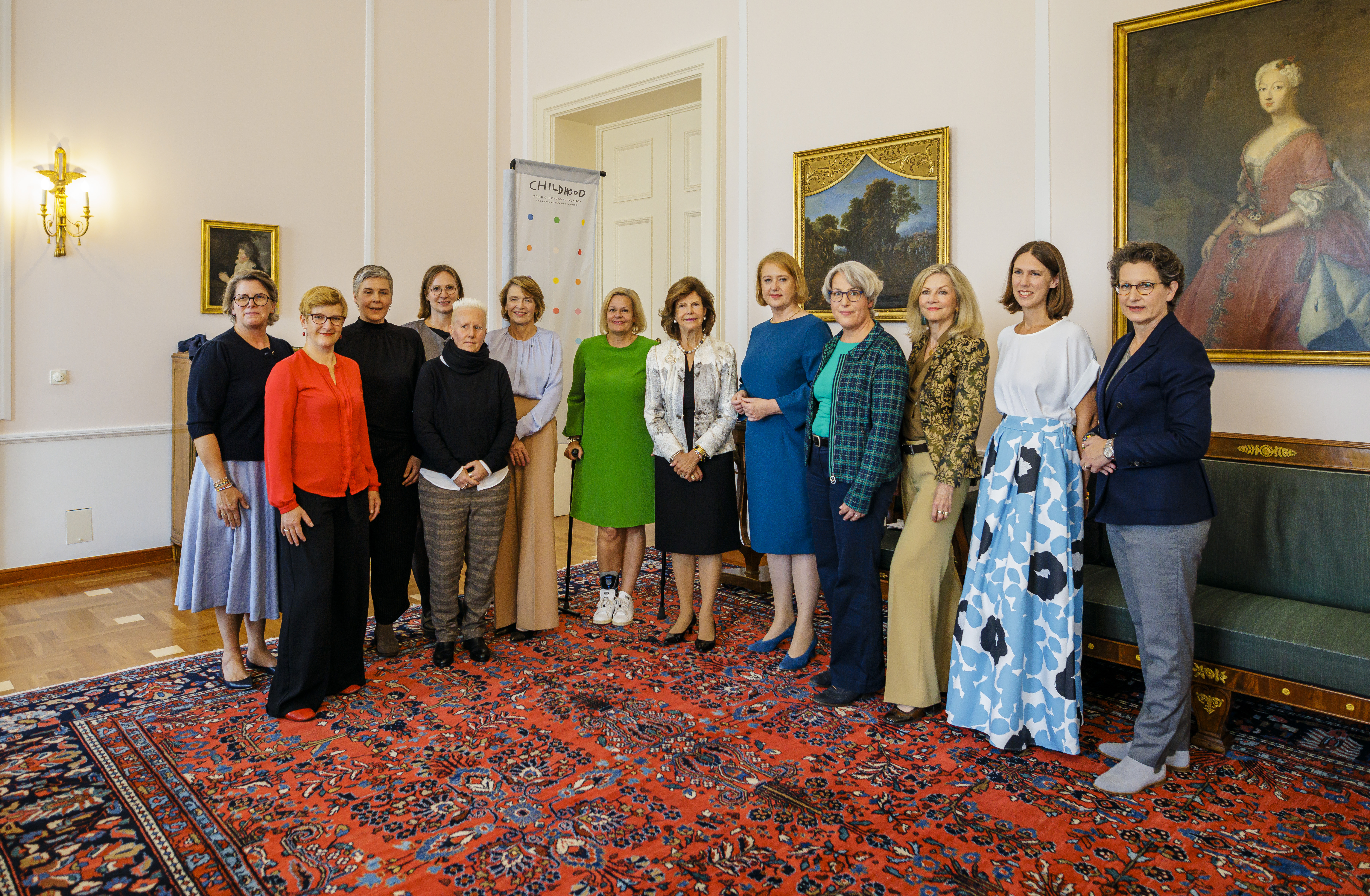 25 JAHRE WORLD CHILDHOOD FOUNDATION: KERSTIN CLAUS NIMMT AN ROUND-TABLE VON I. M. KÖNIGIN SILVIA VON SCHWEDEN TEIL