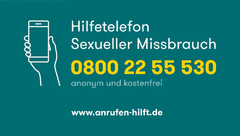 Die Grafik zeigt in der linken Bildhälfte eine stilisierte Hand, die ein Mobiltelefon hält. Rechts daneben steht: "Hilfetelefon Sexueller Missbrauch 0800 22 55 530 anonym und kostenfrei", gefolgt von der Internetadresse www.anrufen-hilft.de.