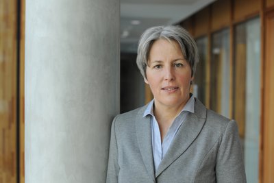 Porträt der Unabhängigen Beauftragten für Fragen des sexuellen Kindesmissbrauchs, Kerstin Claus
