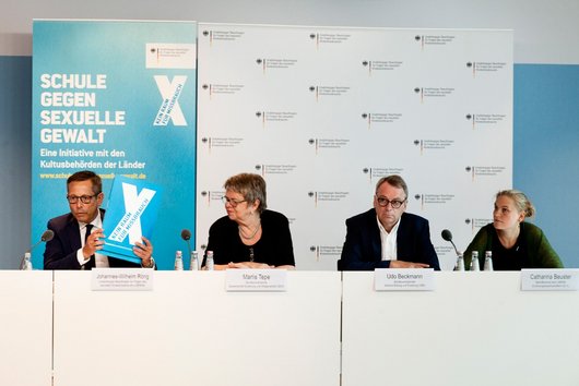 v.l.n.r.: Rörig, Tepe (GEW), Beckmann (VBE), Beuster (Betroffenenrat) 