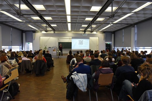 „KINDERSCHUTZ IM STUDIUM“: MISSBRAUCHSBEAUFTRAGTE ERÖFFNET VERANSTALTUNG FÜR ANGEHENDE LEHRKRÄFTE IN HALLE (SAALE)